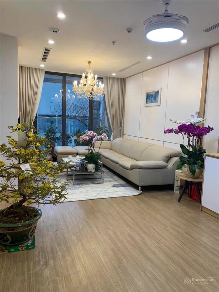Bán gấp trong tháng 2 phòng ngủ, sổ đỏ toà 18t2 the golden an khánh, hoài đức, căn đẹp, full đồ