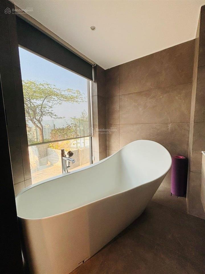 Tin thật ko ảo, cần bán nhanh căn hoa hậu 125.7m2, 3 ngủ, nội thất đẹp.  0978 353 ***