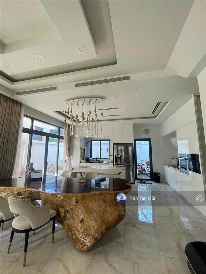 Bán gấp thời gian ngắn, căn nhà phố góc 148m2, 8x18,5m, 1 trệt 3 lầu, full nội thất cao cấp