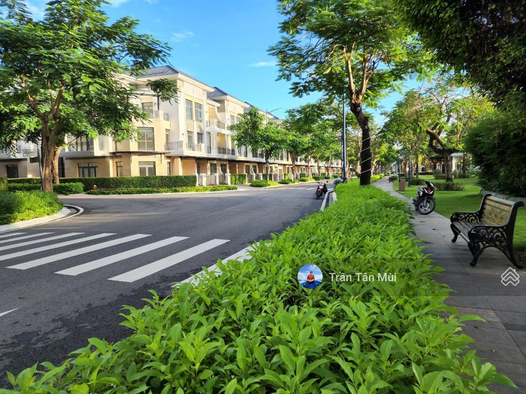 Bán gấp thời gian ngắn, căn nhà phố góc 148m2, 8x18,5m, 1 trệt 3 lầu, full nội thất cao cấp