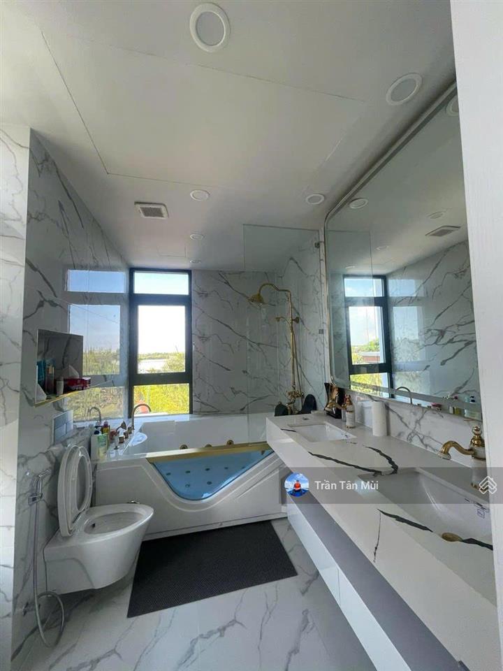 Bán gấp thời gian ngắn, căn nhà phố góc 148m2, 8x18,5m, 1 trệt 3 lầu, full nội thất cao cấp