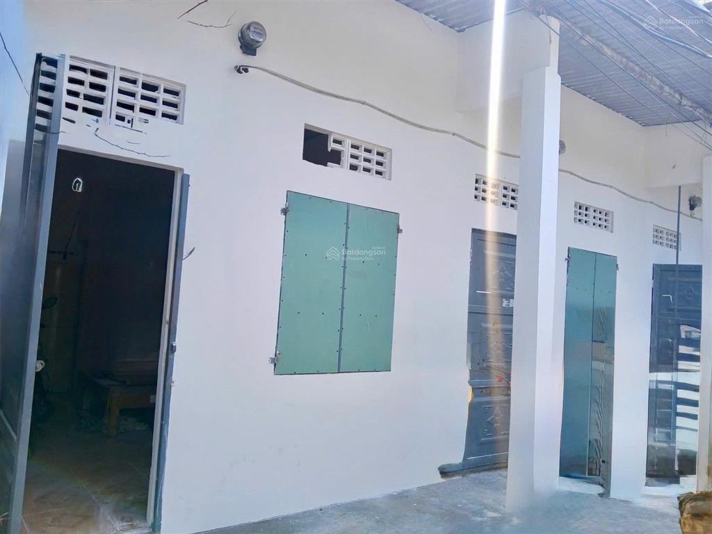 Chính chủ gởi bán kiệt 256 âu cơ  cạnh chợ hoà khánh  tặng 4 phòng trọ