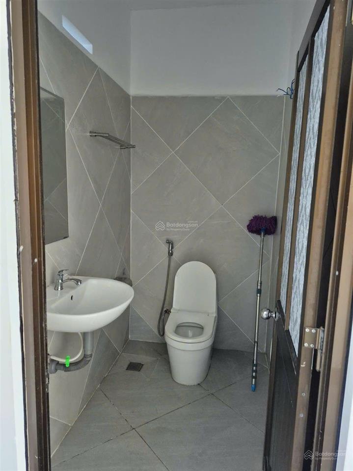 Bán nhà 4 x 15m 2 lầu 3 pn  hẻm 6m đường phạm đăng giảng