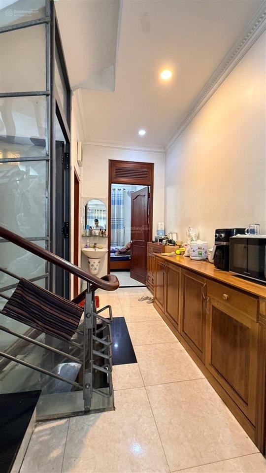 Bán nhà 4x20m, 3 lầu như hình  hẻm xe tải đường lê trọng tấn.