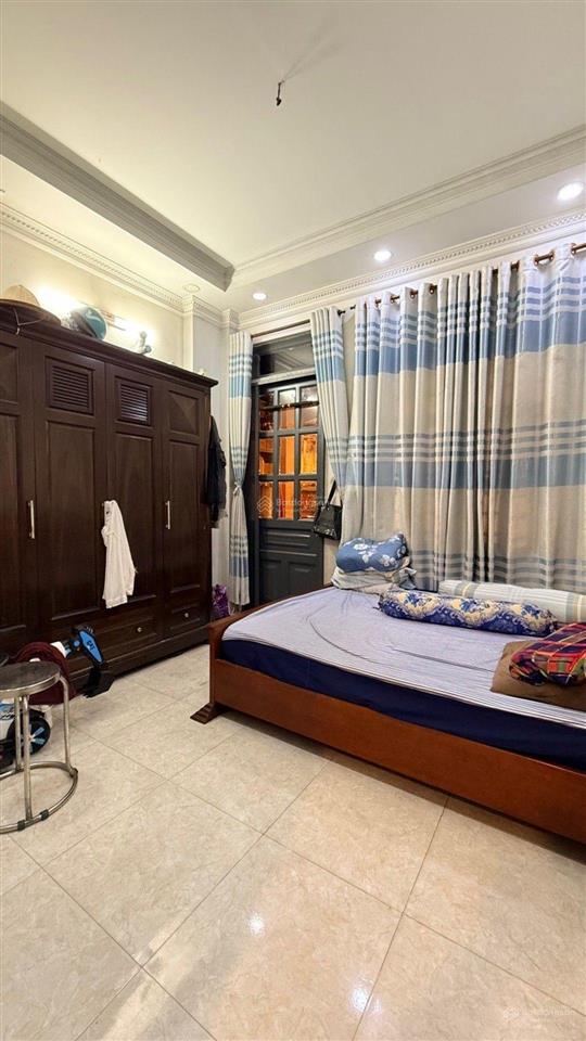 Bán nhà 4x20m, 3 lầu như hình  hẻm xe tải đường lê trọng tấn.