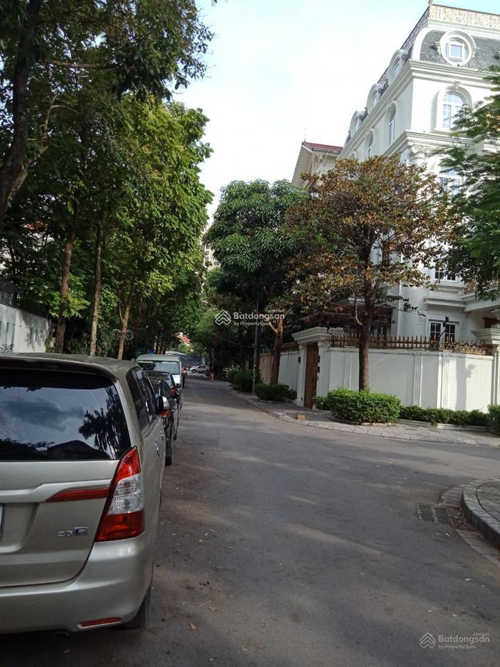 Gia đình muốn bán căn biệt thự lão thành cách mạng (thuộc kđt yên hòa mới) đường trần kim xuyến
