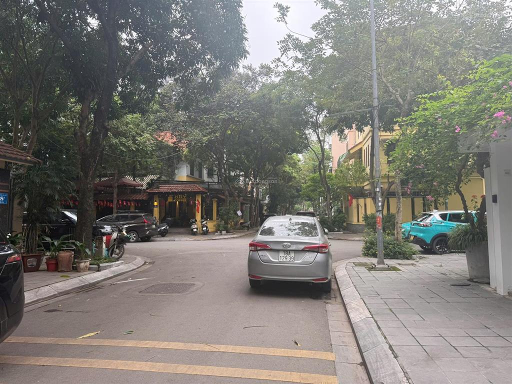 Bán biệt thự tại khu đô thị yên hòa, 450 triệu / m2, 200 m2