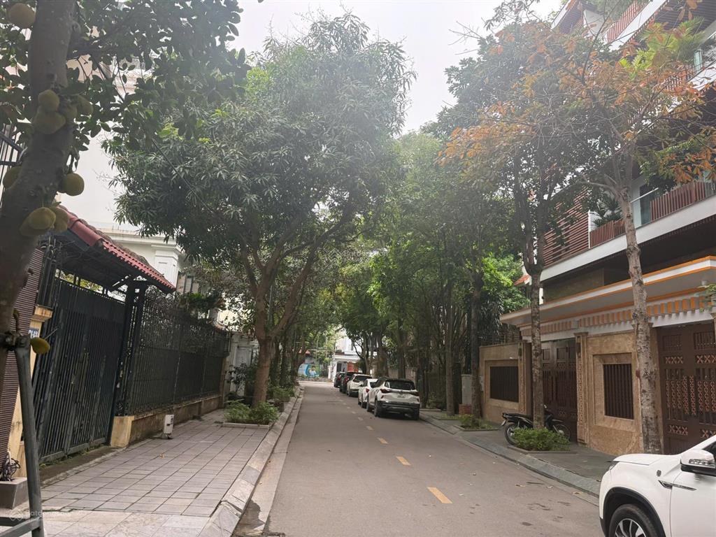 Bán biệt thự tại khu đô thị yên hòa, 450 triệu / m2, 200 m2