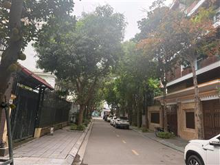 Chính chủ muốn bán căn biệt thự lão thành cách mạng  kđt yên hoà cầu giấy hà nội.