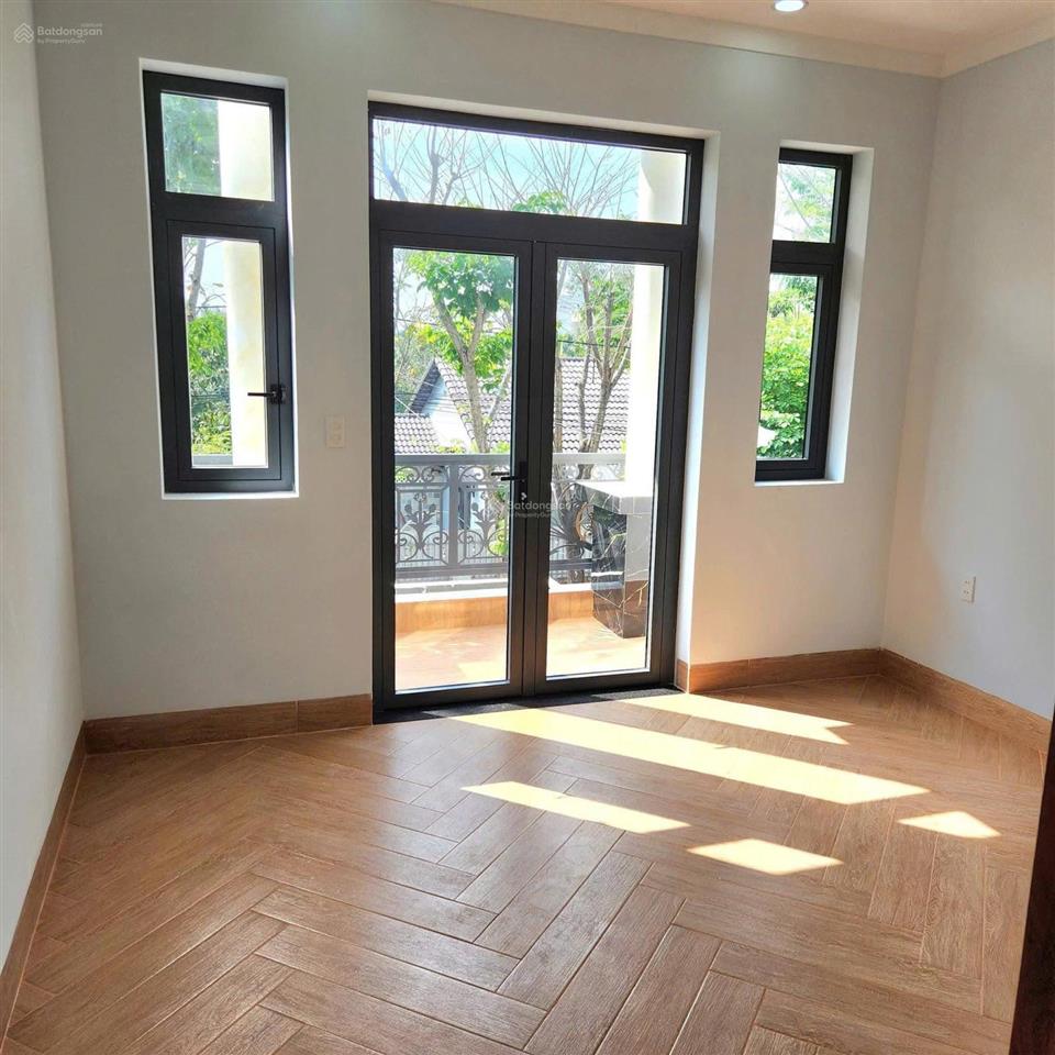 Kẹt tiền cần bán gấp nhà phố tân cổ điển kdc việt nhân, cầu lấp, xây kiên cố cực đẹp, hướng đn