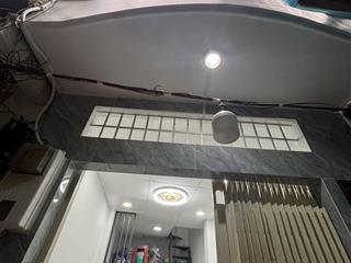Nhà bán đường lạc long quận p5 quận 11 ( 2,3 x 5,05m trệt, 2 lầu ) sổ riêng