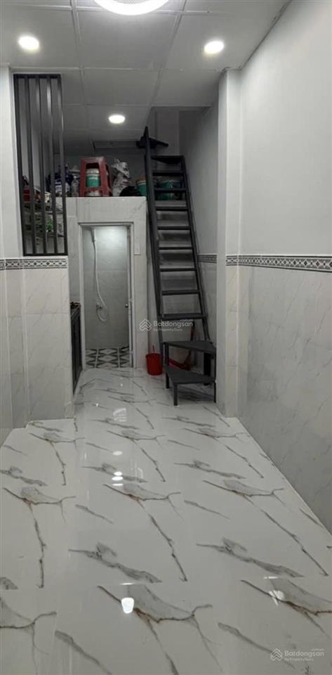 Nhà bán đường lạc long quân p5 quận 11 (2,3 x 5,05m trệt, 2 lầu) sổ riêng