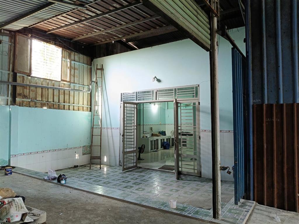 Kho 1000m2 đường trần đại nghĩa, huyện bình chánh, tphcm, có văn phòng và sẵn điện 3fa