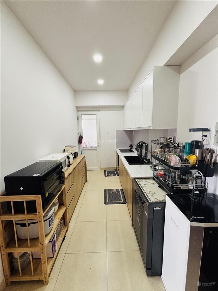 Mình chính chủ cần bán căn 71m2 , 2pn, 2wc, ban công , lô gia, đầy đủ nội thất ! 3,1ty thương lượng
