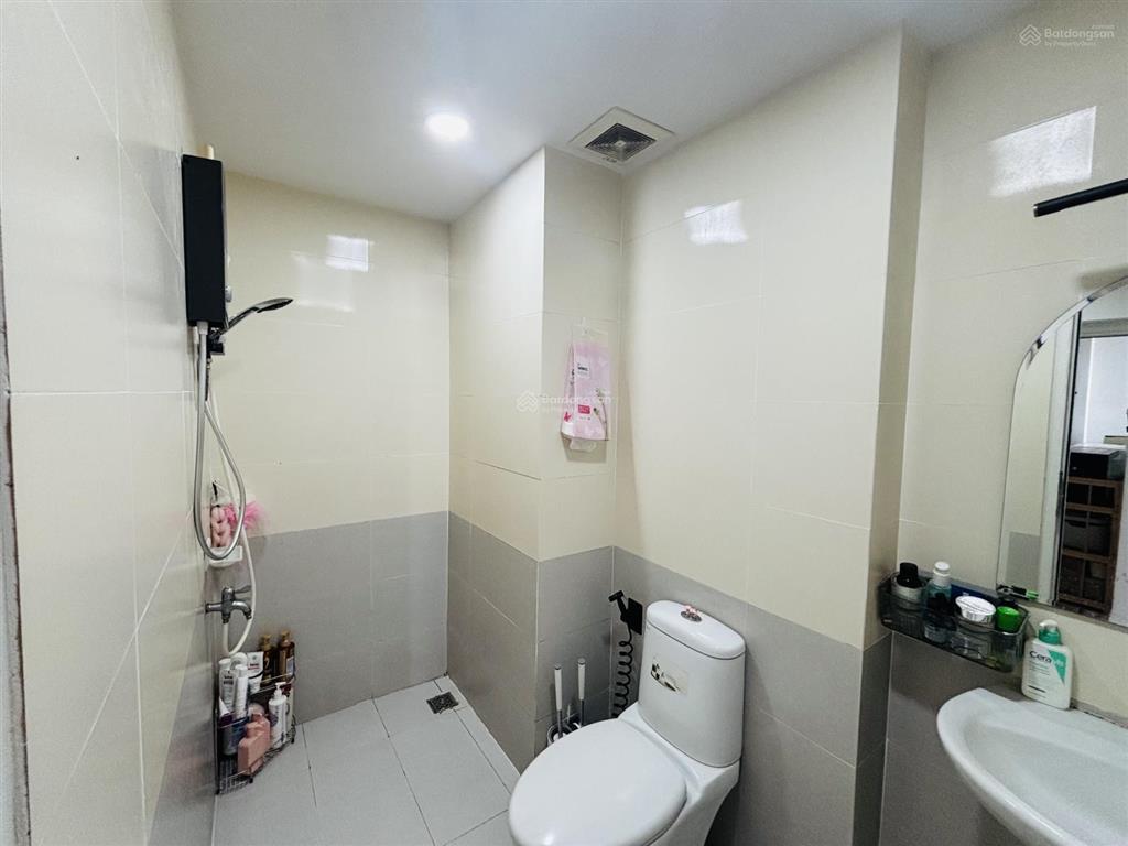 Mình chính chủ cần bán căn 71m2 , 2pn, 2wc, ban công , lô gia, đầy đủ nội thất ! 3,1ty thương lượng