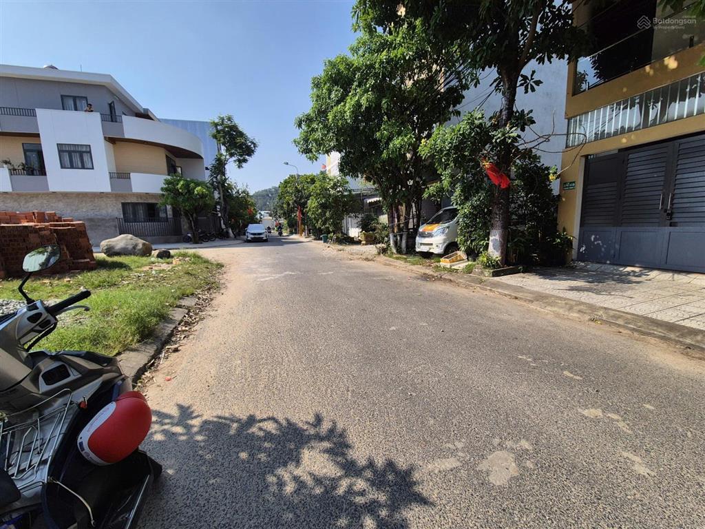 Bán nhà mặt biển sơn trà đường thành vinh 3, gần công viên lớn, gần bán đảo sơn trà rất trong lành.