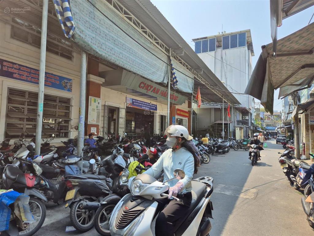 Bán toà nhà trục chính vào chợ an hải đông có 3 kiốt 9 phòng trọ dòng tiền đều như nước chảy