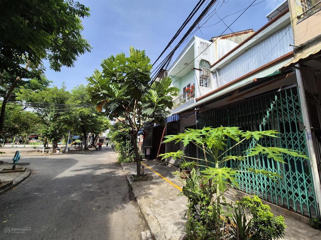 Bán nhà ven biển đà nẵng  đường nhựa ô tô  cách nhà 20m là công viên phù hợp nghĩ dưỡng an cư