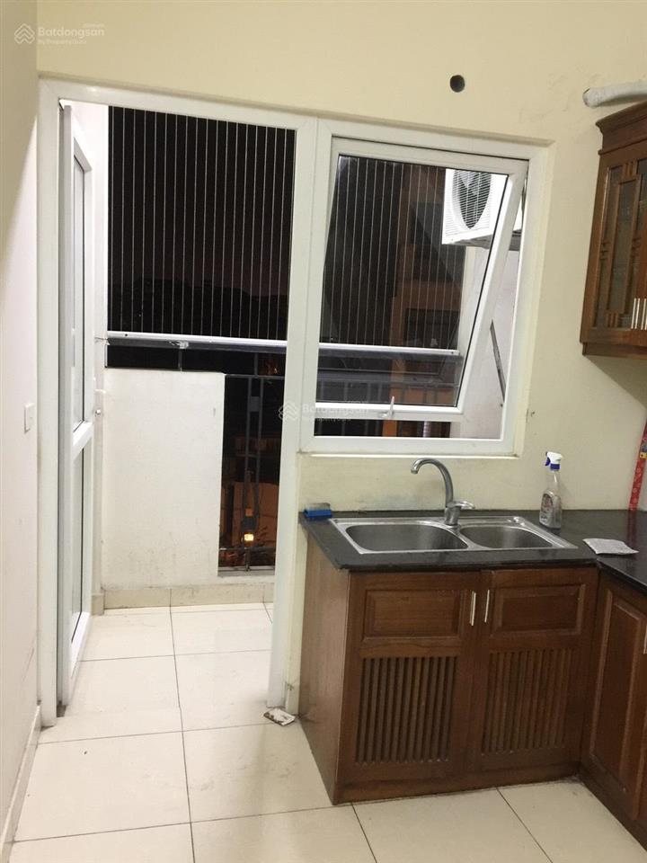 Cho thuê căn hộ 2 phòng ngủ, 2 wc, nội thất cơ bản