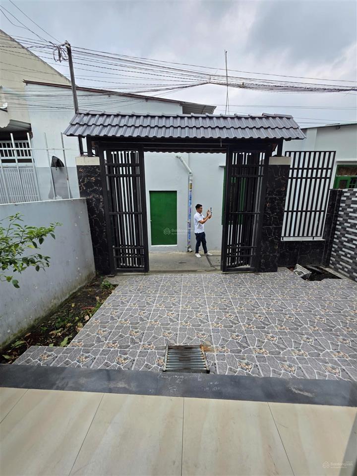 Bán nhà 1 trệt 1 lầu, nhà 2 mặt thoáng giá 3,95 tỷ tl, gần go, phường đông hòa, thành phố dĩ an