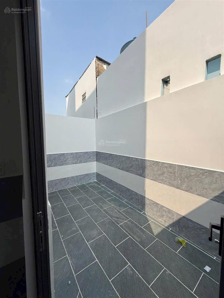 Chính chủ bán nhà riêng 1,350 tỷ 1 trệt 1 lầu ngay chợ đức hòa. dtsd 160 m2 sổ sẵn sang tên