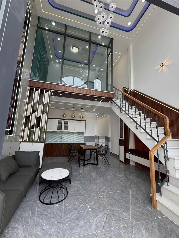 Chính chủ bán nhà riêng 1,350 tỷ 1 trệt 1 lầu ngay chợ đức hòa. dtsd 160 m2 sổ sẵn sang tên