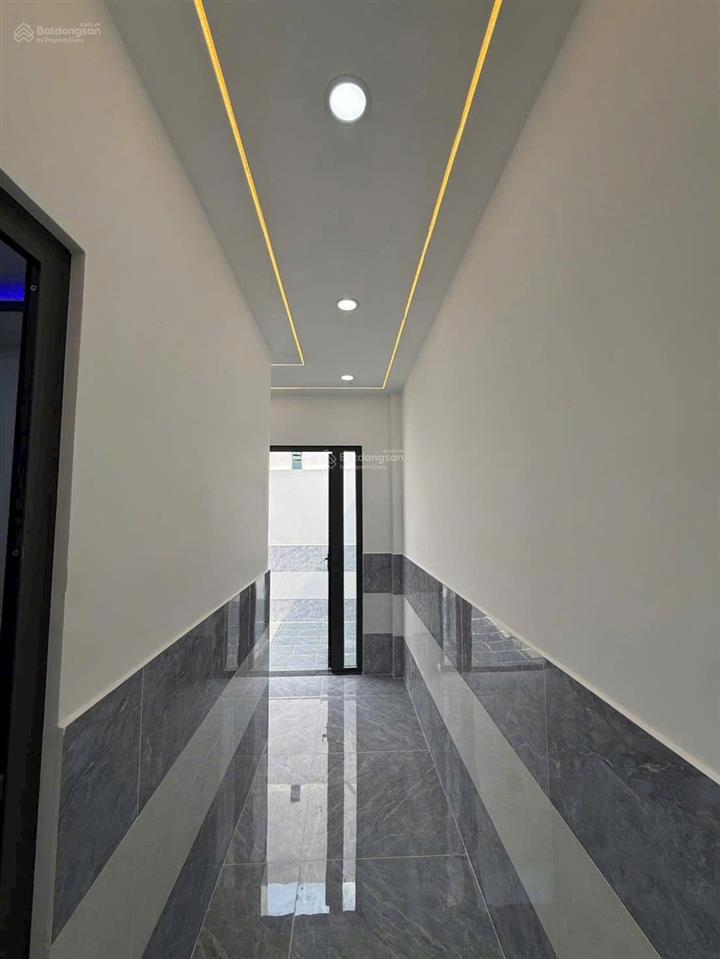 Chính chủ bán nhà riêng 1,350 tỷ 1 trệt 1 lầu ngay chợ đức hòa. dtsd 160 m2 sổ sẵn sang tên