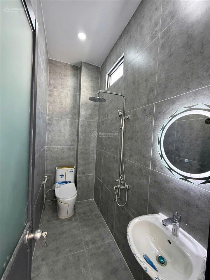 Chính chủ bán nhà riêng 1,350 tỷ 1 trệt 1 lầu ngay chợ đức hòa. dtsd 160 m2 sổ sẵn sang tên