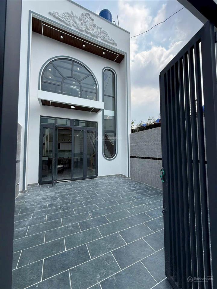 Chính chủ bán nhà riêng 1,350 tỷ 1 trệt 1 lầu ngay chợ đức hòa. dtsd 160 m2 sổ sẵn sang tên