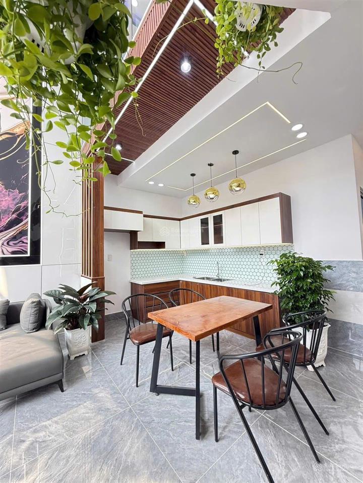 Chính chủ bán nhà riêng 1,350 tỷ 1 trệt 1 lầu ngay chợ đức hòa. dtsd 160 m2 sổ sẵn sang tên