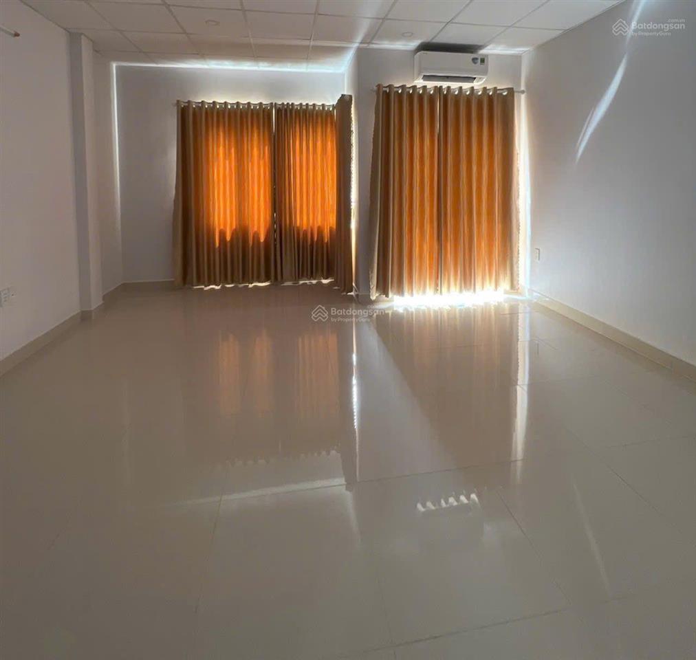 Nhà mới xây 1 trệt 1 lầu 225 m2 gần trung tâm đức hòa, 0931 313 ***