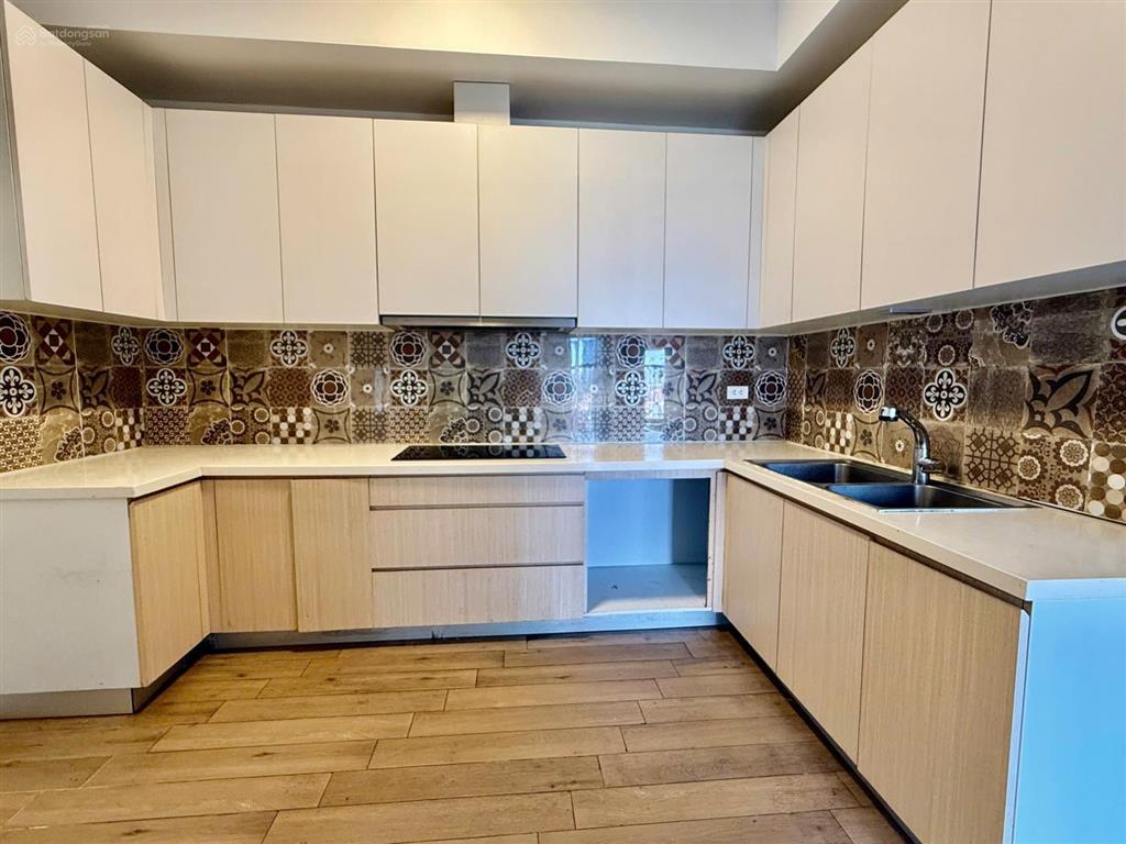 Cho thuê căn 3pn2wc westbay, tầng trung toà a, giá tốt