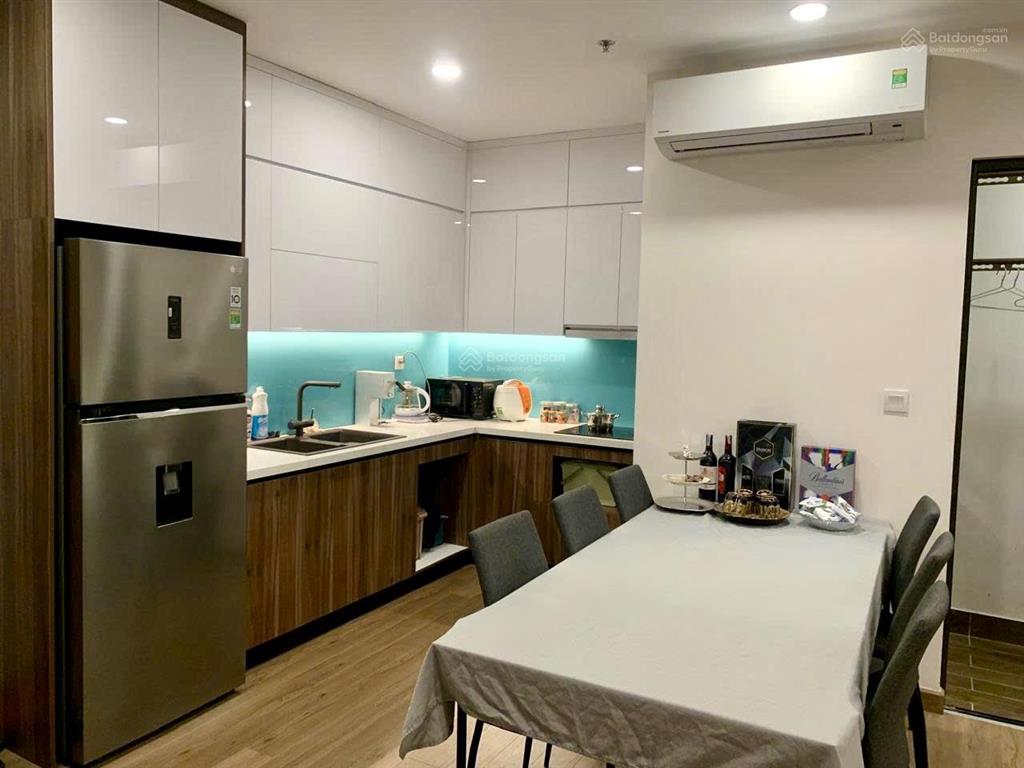 Bán căn 68m2 oasis, tầng trung, view đảo, giá tốt