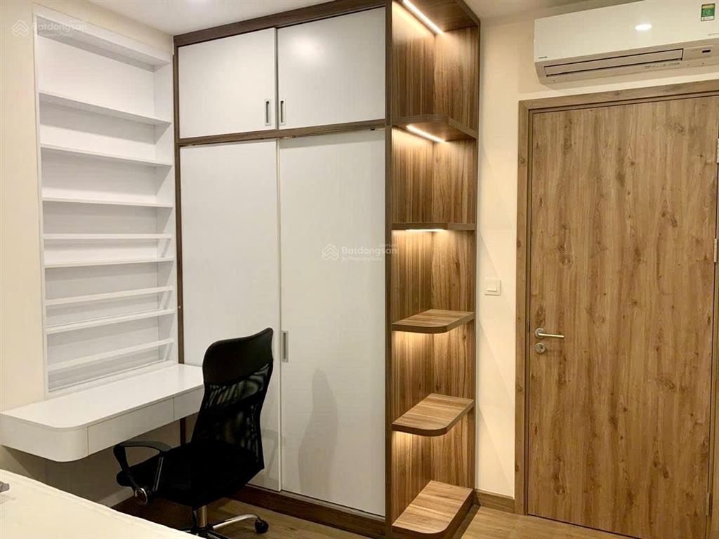 Bán căn 68m2 oasis, tầng trung, view đảo, giá tốt