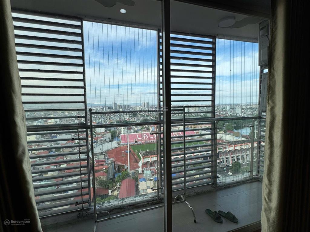 Cho thuê căn hộ 3 phòng ngủ rộng nhất shp plaza, view trực diện sân vận động lạch tray