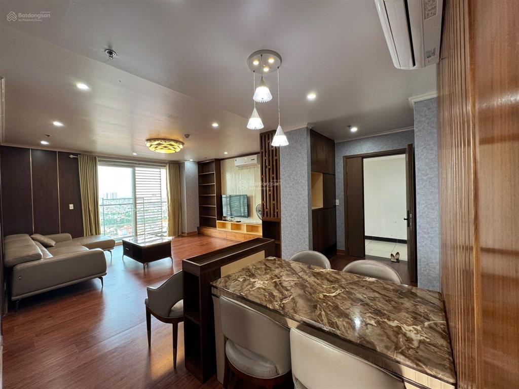 Cho thuê căn hộ 3 phòng ngủ rộng nhất shp plaza, view trực diện sân vận động lạch tray