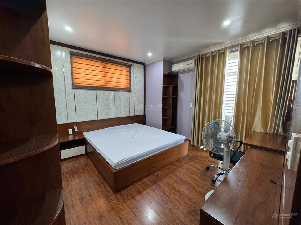 Cho thuê căn hộ 3 phòng ngủ rộng nhất shp plaza, view trực diện sân vận động lạch tray