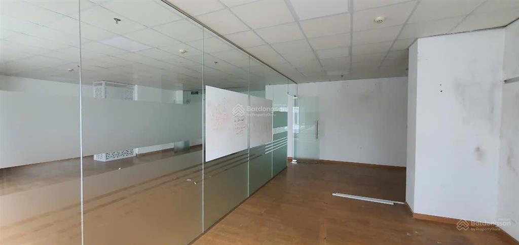 Cho thuê shophouse 200m2, 2 sàn làm việc, nhiều chỗ đỗ xe. trung tâm q. tân bình, gần nhà gas t3