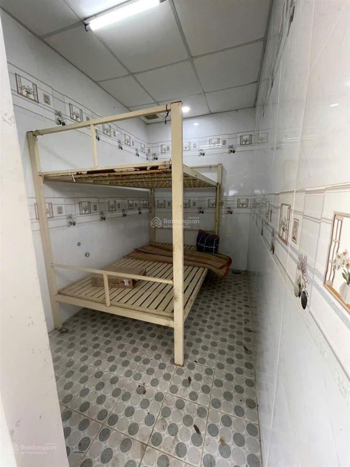 Kho mặt tiền đt748. dt 1200 m2 kho 500 m2