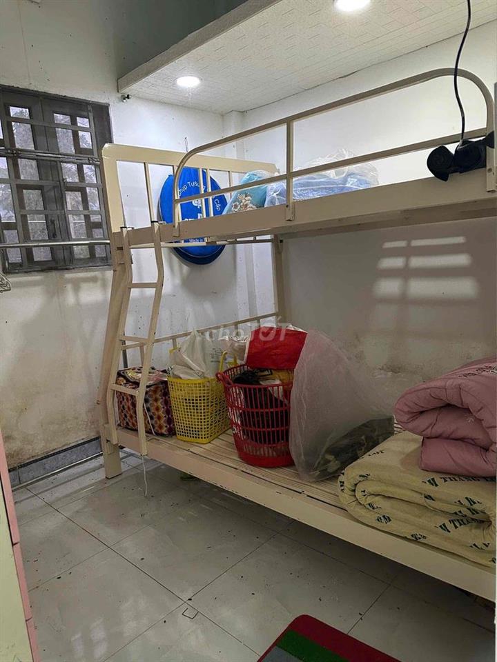 Bán nhà cấp 4 full nội thất 4x20 hẻm ba gác.