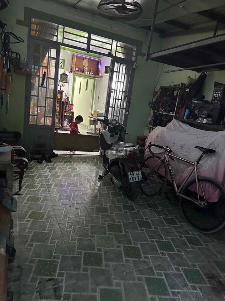 Bán nhà cấp 4 full nội thất 4x20 hẻm ba gác.