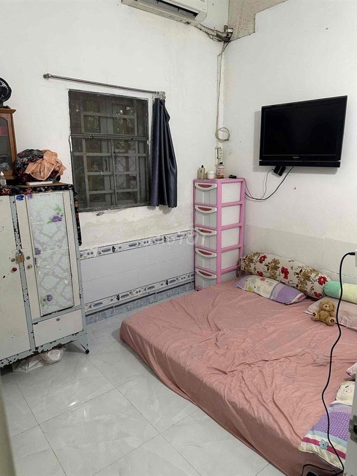 Bán nhà cấp 4 full nội thất 4x20 hẻm ba gác.