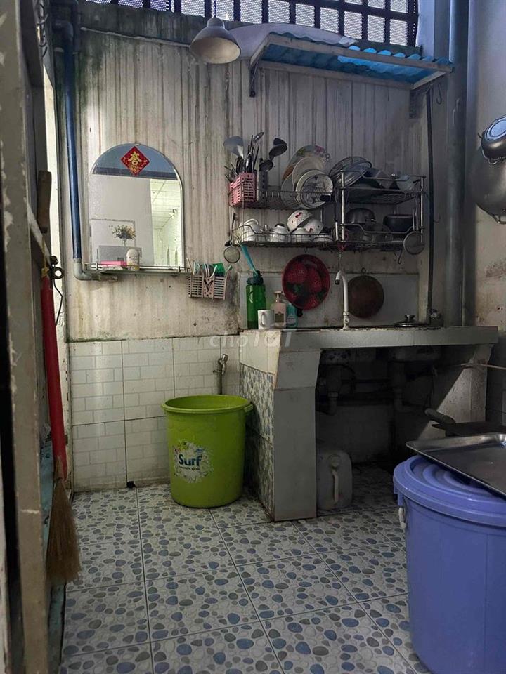 Bán nhà cấp 4 full nội thất 4x20 hẻm ba gác.