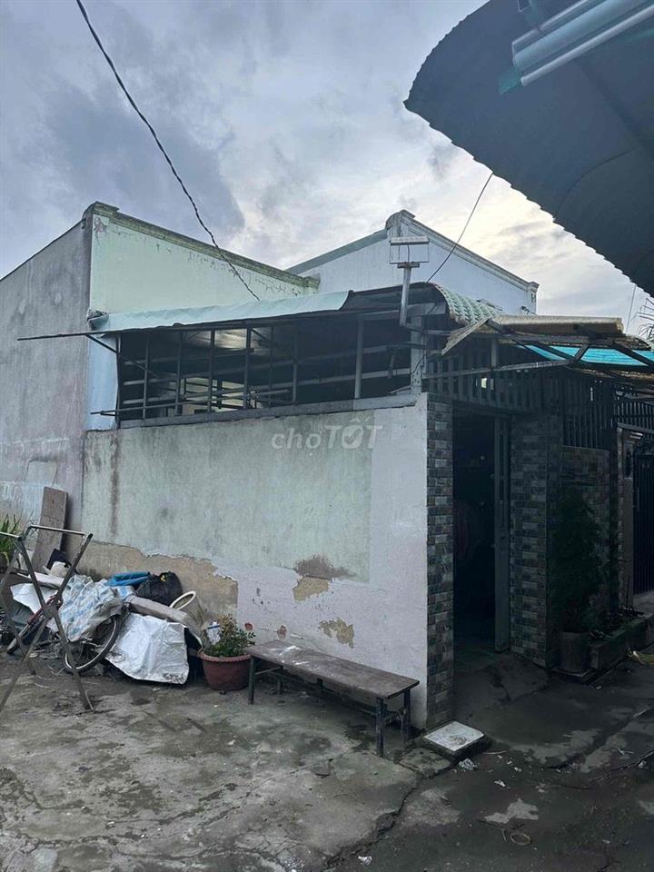 Bán nhà cấp 4 full nội thất 4x20 hẻm ba gác.
