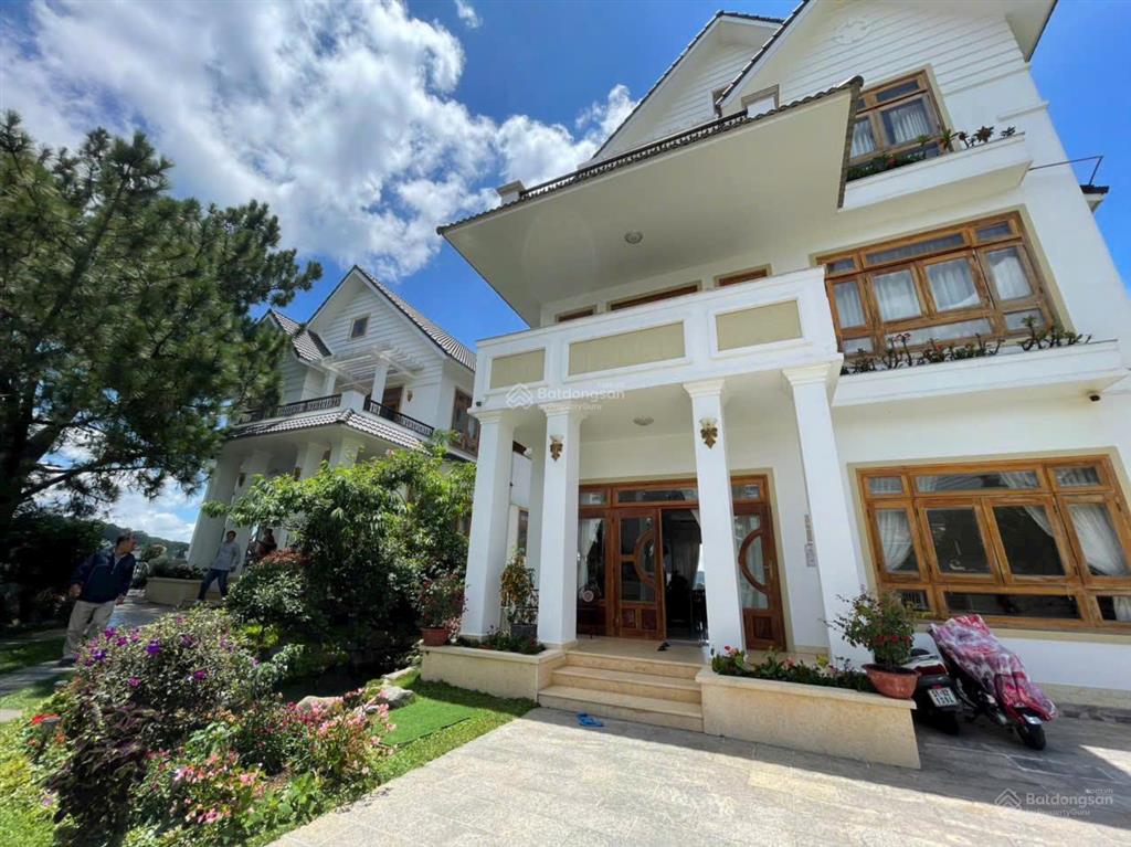 Bán căn villa góc 2 mt đặng thái thân, p. 3, đà lạt, 311.4m2, 12 phòng đang cho thuê 75tr/tháng