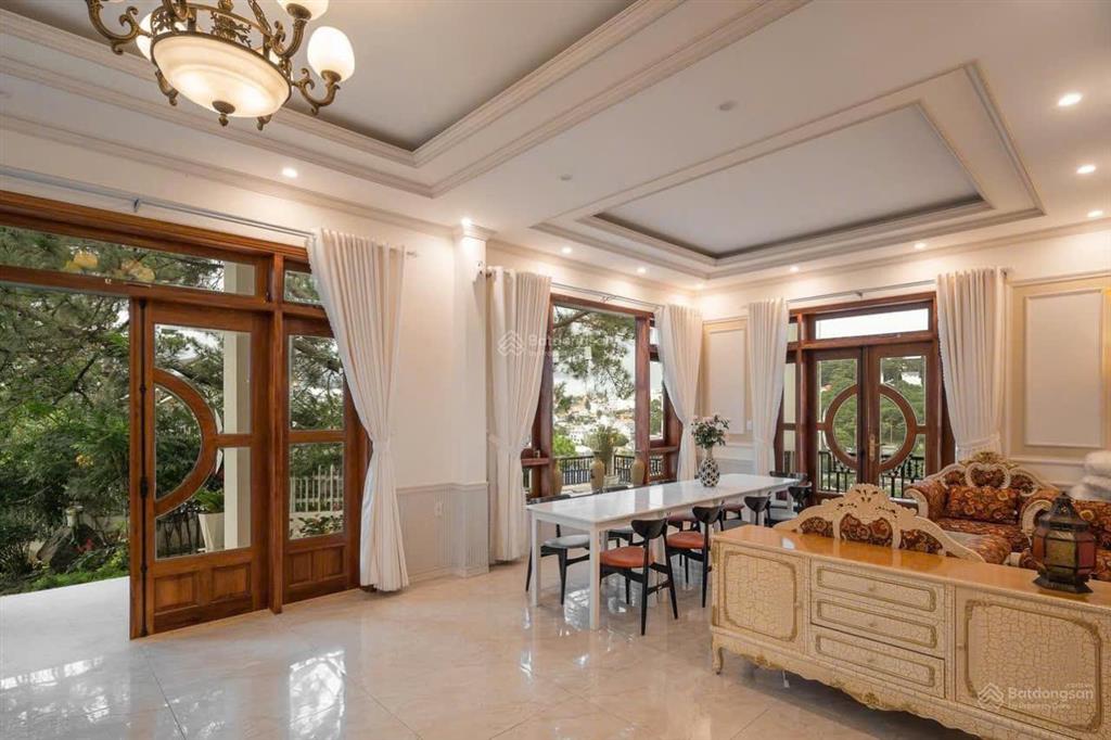 Bán căn villa góc 2 mt đặng thái thân, p. 3, đà lạt, 311.4m2, 12 phòng đang cho thuê 75tr/tháng