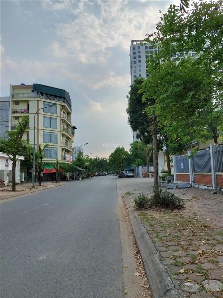 Bán đất phân lô đấu giá tứ hiệp view vườn hoa rất đẹp. dt 84 m2, mt 6m.  0986 239 ***