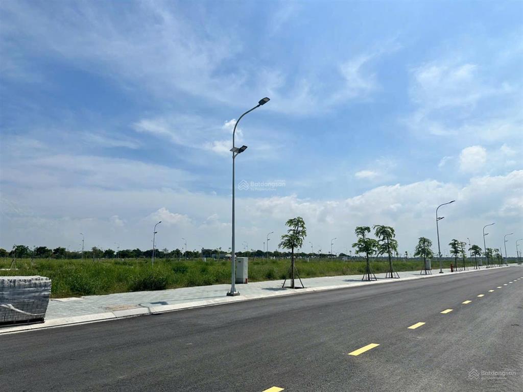 Cần bán nền đẹp 80m2. ngay quảng trường, khu thể thao đa năng. vị trí đẹp. hỗ trợ xem thực tế 24/7