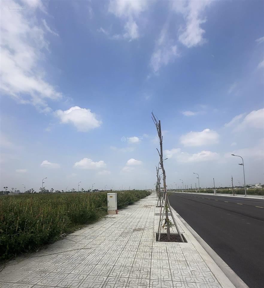 Cần bán nền đẹp 80m2. ngay quảng trường, khu thể thao đa năng. vị trí đẹp. hỗ trợ xem thực tế 24/7