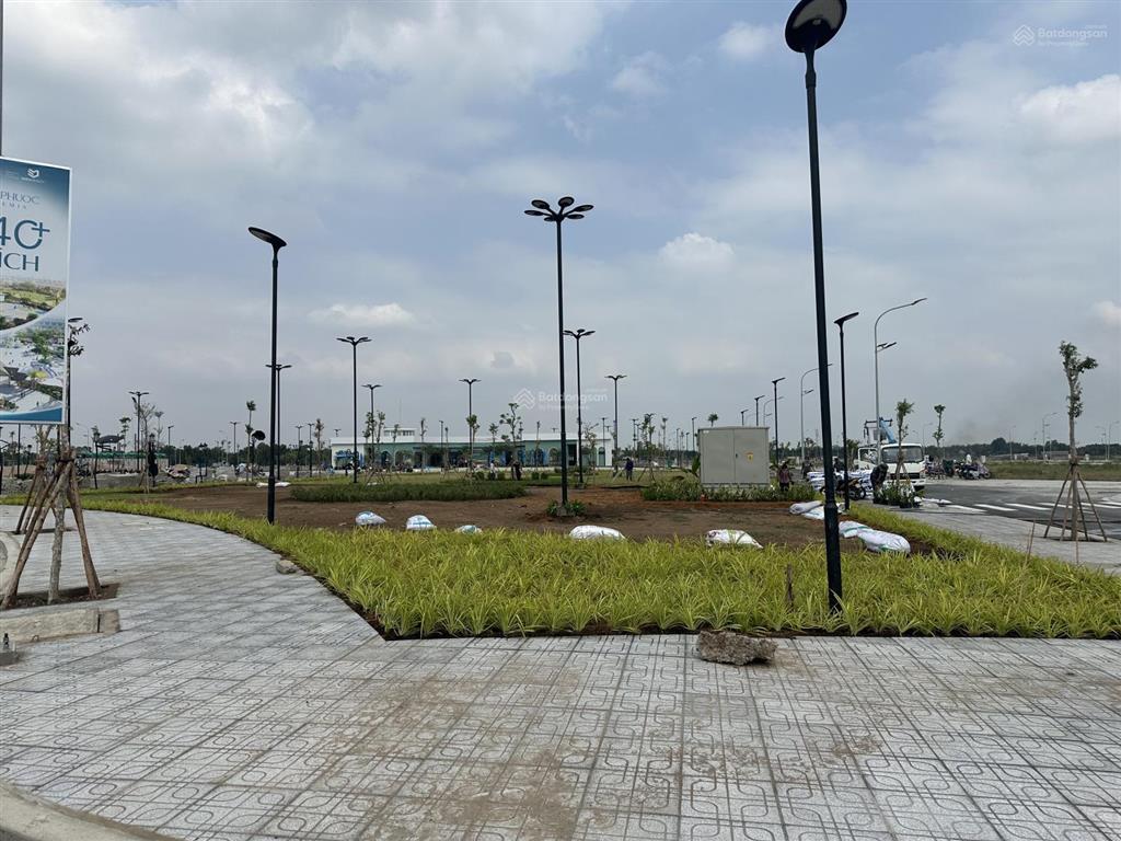 Cần bán nền đẹp 80m2. ngay quảng trường, khu thể thao đa năng. vị trí đẹp. hỗ trợ xem thực tế 24/7